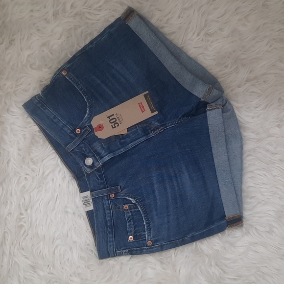 Levis Mid-rise - Picture 2 of 3